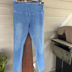 Lysse denim stretch leggings size Medium